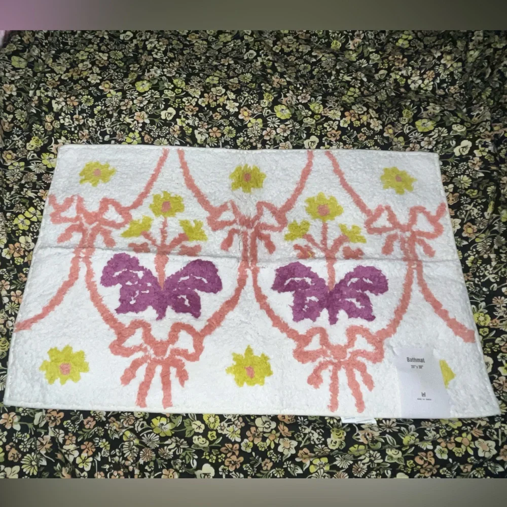 Urban Outfitters UO HOME White Floral Patterned Bathmat 2x3 Rug NEW NWT